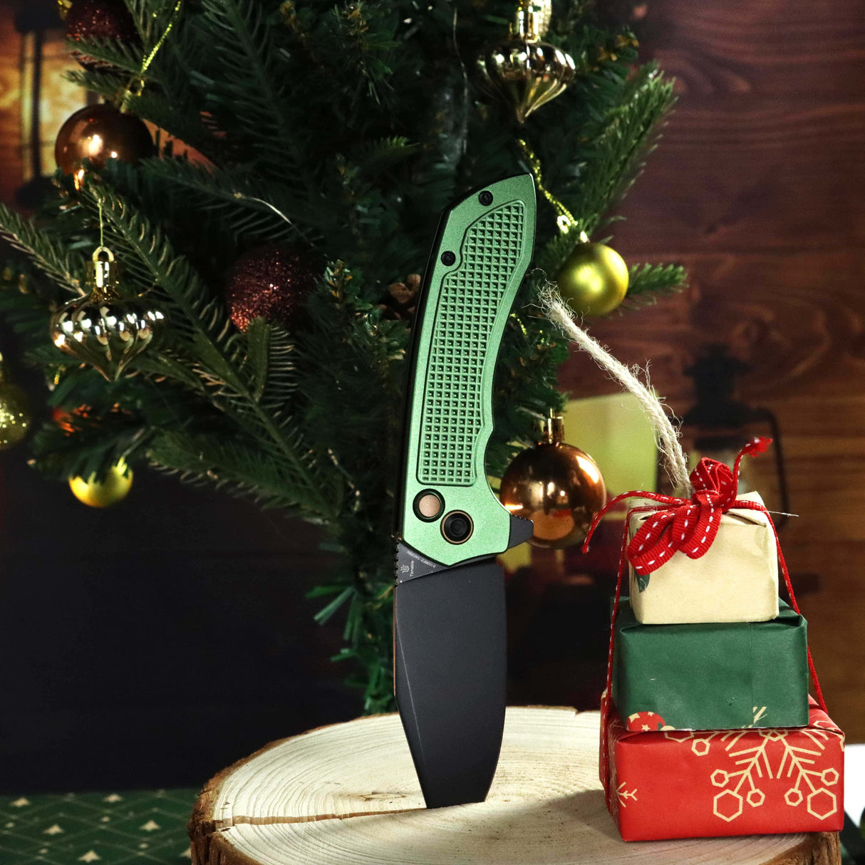 Christmas | Tenable Entity - Button Lock - 3.52'' Blackwash 14C28N - Dark Green Aluminum with Checkered Texture - Nalu Knives Design- B1036F2