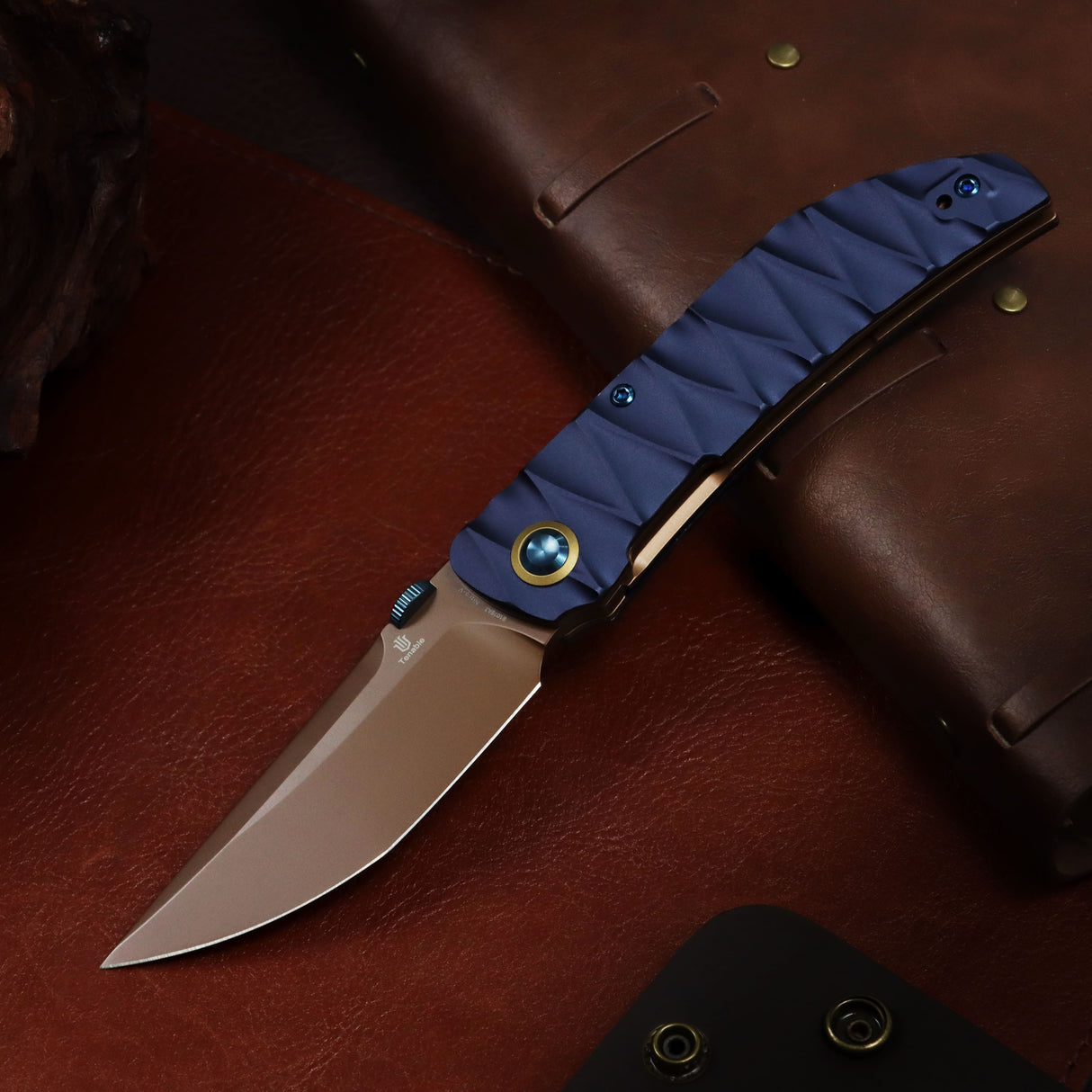 Tenable Tarkin Liner Knife | 3.4" Rose Gold Nitro-V | Blue Aluminum with Faceted Wave Texture Handle | Matthew Christensen Design | B1078A2