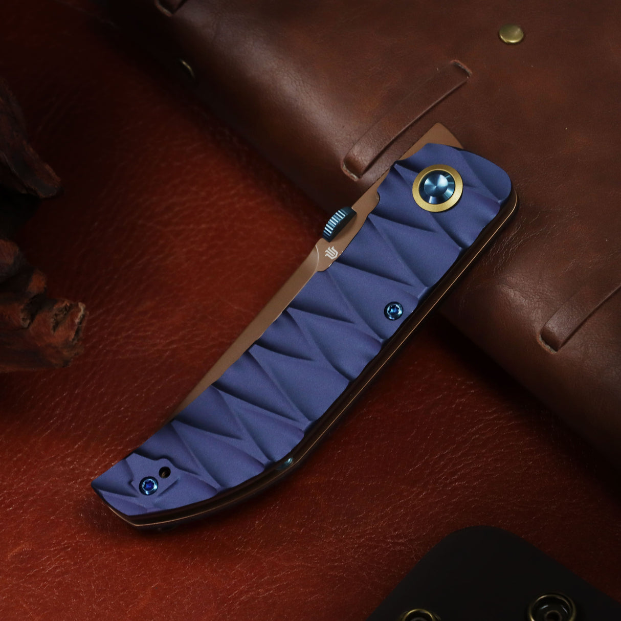 Tenable Tarkin Liner Knife | 3.4" Rose Gold Nitro-V | Blue Aluminum with Faceted Wave Texture Handle | Matthew Christensen Design | B1078A2