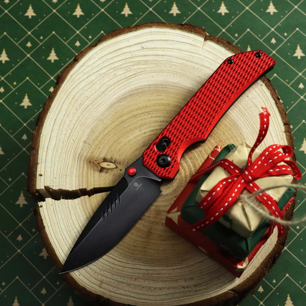 Christmas | Tenable Eaglestrike - Cross Bar Lock - 3.73'' Black Stonewashed Nitro V Blade - Red Anodized Aluminum with Diamond Texture Handle - James Lowe Design-B1095V7